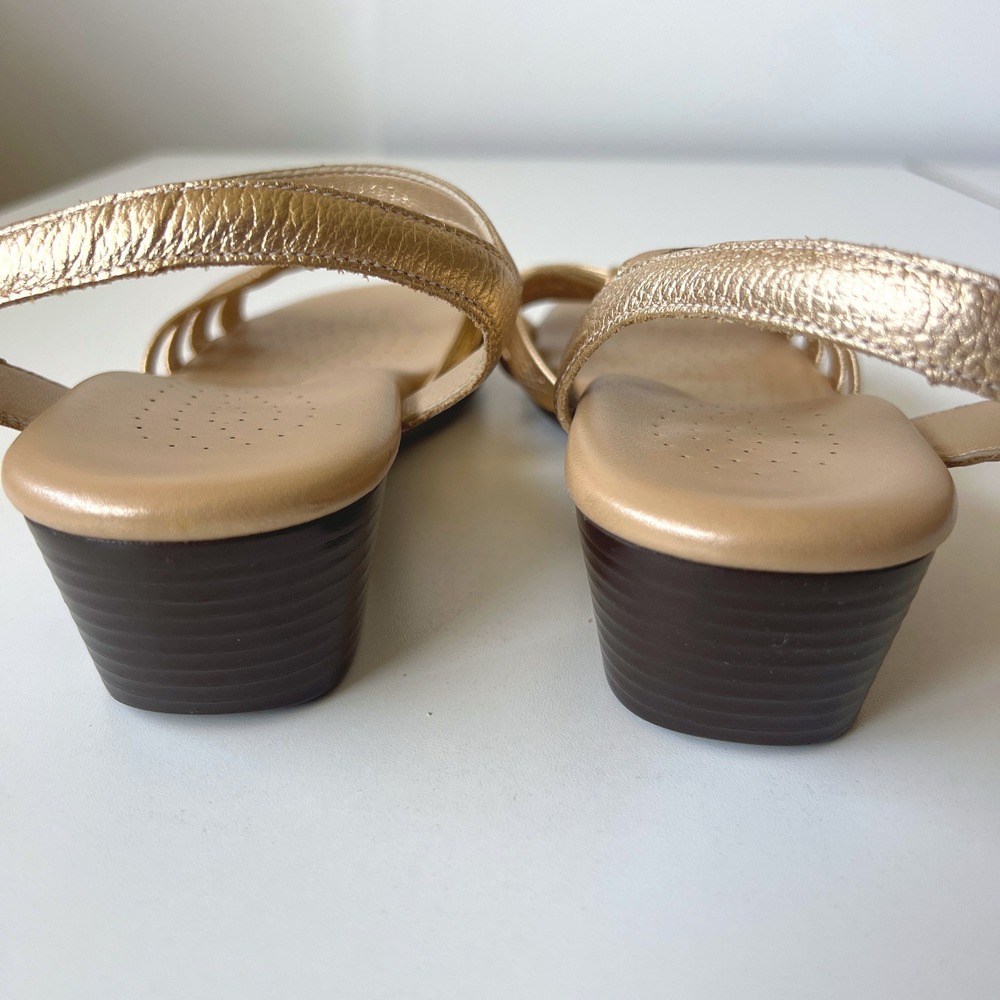 SAS Gold Metallic Leather Comfort Sandals Low Heel Women's Size 7W - Picture 5 of 10